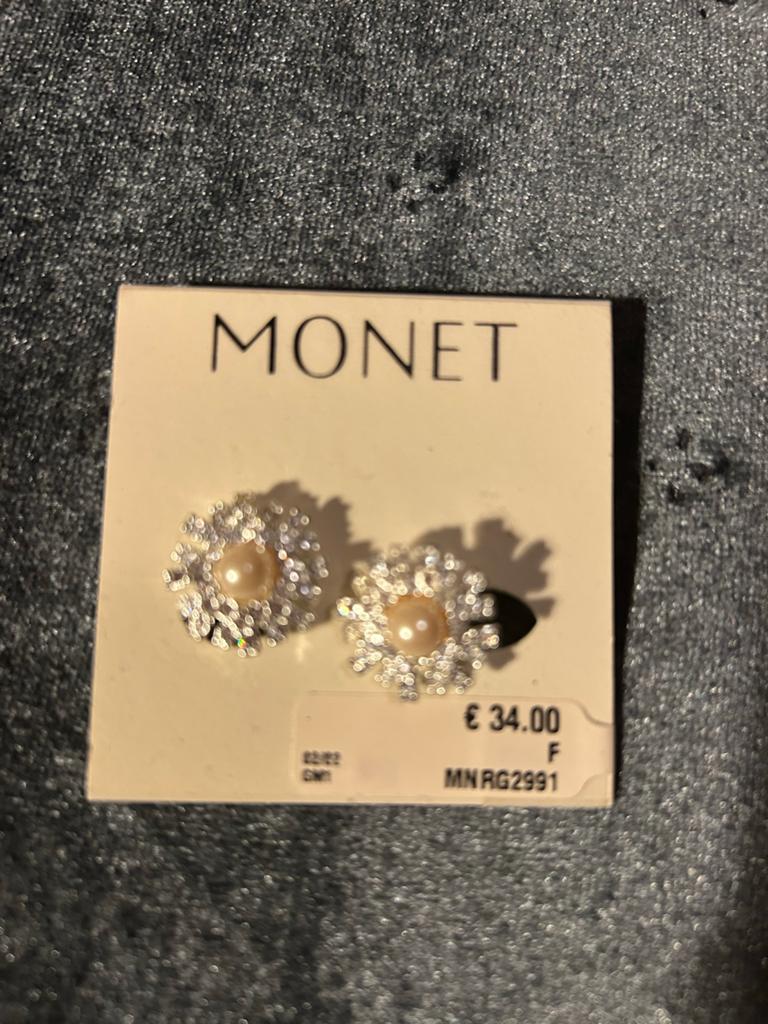 Monet Clips Oorbellen met Parel en Strass, Overige materialen, Ophalen of Verzenden, Zo goed als nieuw, Knopjes of Stekers