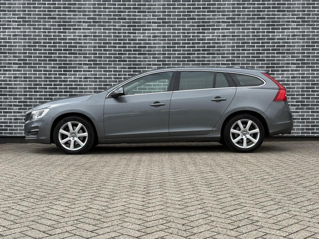 Volvo V60 2.0 T3 Nordic+ | Trekhaak | Navigatie | Parkeerver, 12 maanden, Gebruikt, 4 cilinders, Leder en Stof