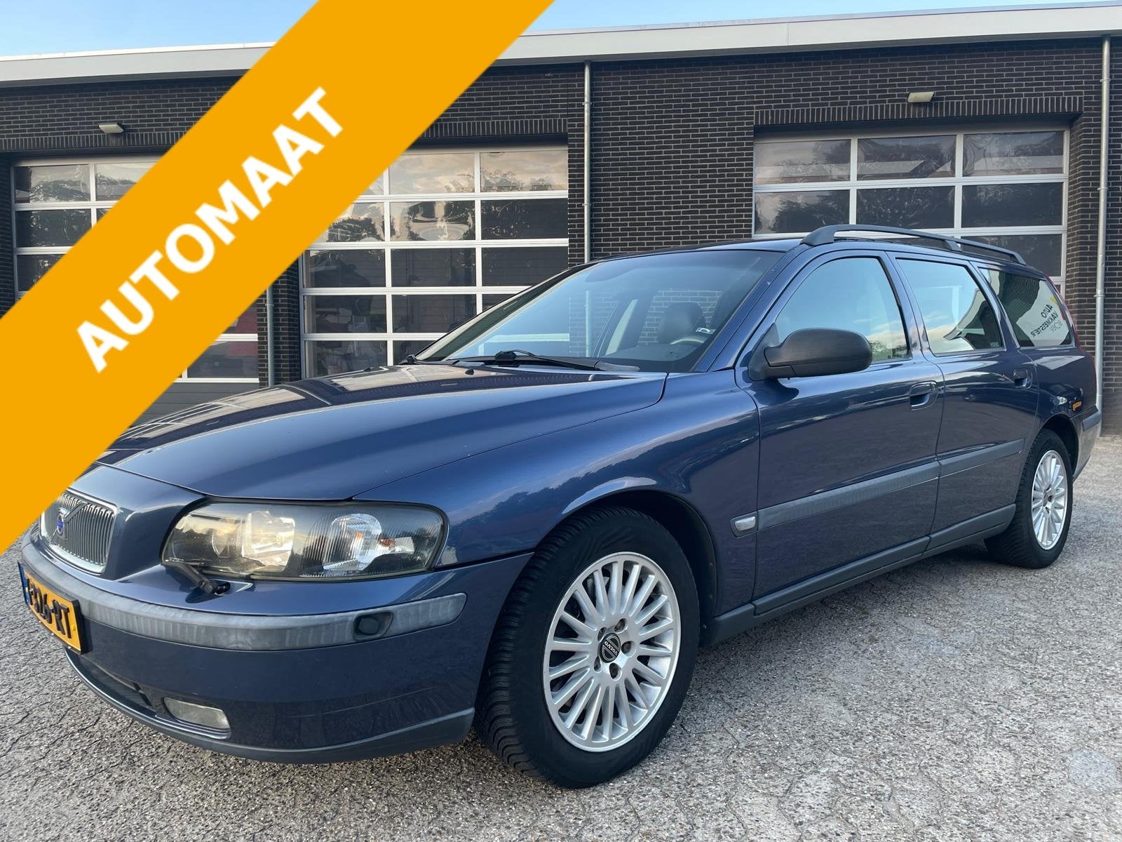 Volvo V70 2.4 T 200PK AUTOMAAT / TREKHAAK, Automaat, Zwart, Blauw, Leder en Stof