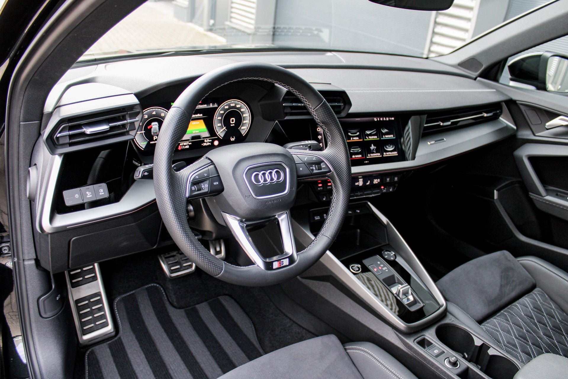 Audi A3 Sportback 45 TFSI e S edition Competition | Memory |, Gebruikt, Zwart, 4 cilinders, Zwart