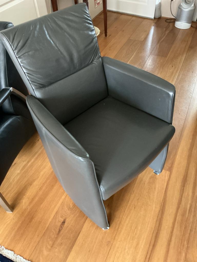 Comfortabele stoelen met wieltjes en uitbuik mogelijkheid, Ophalen, Gebruikt, Leer, Grijs