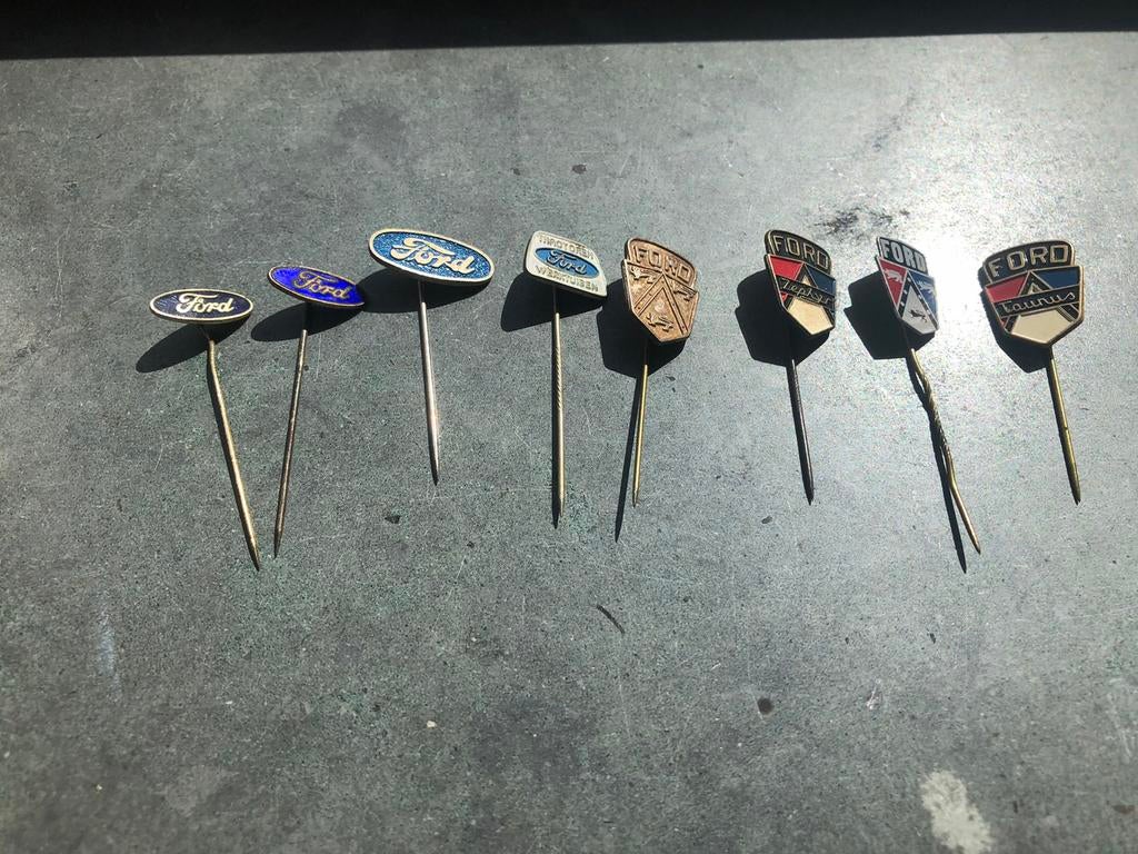 8 oude Ford speldjes (2 van emaille) - ook los te koop, Ophalen of Verzenden, Gebruikt, Merk, Speldje of Pin