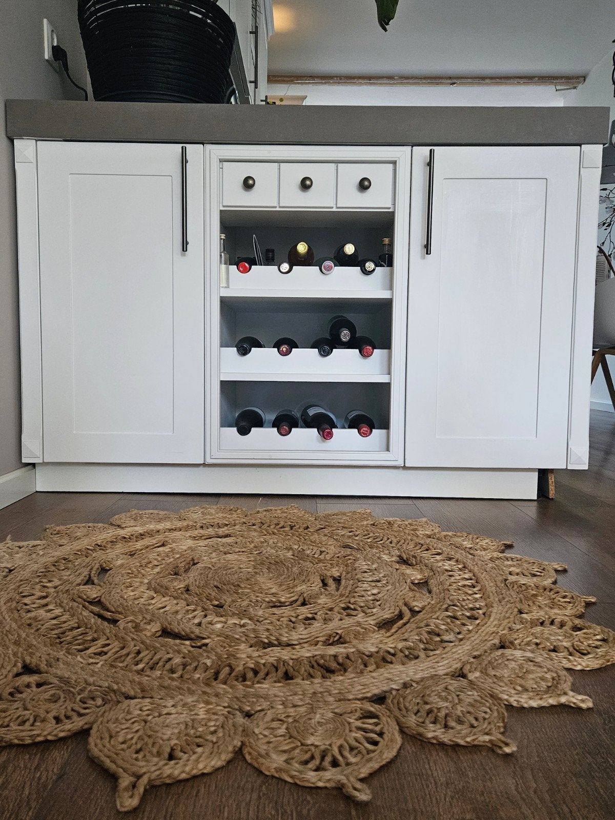 (Keuken)kast, kristal mat wit, taupe keramiek blad, wijnrek, Ophalen, Gebruikt, 100 tot 150 cm, Wit