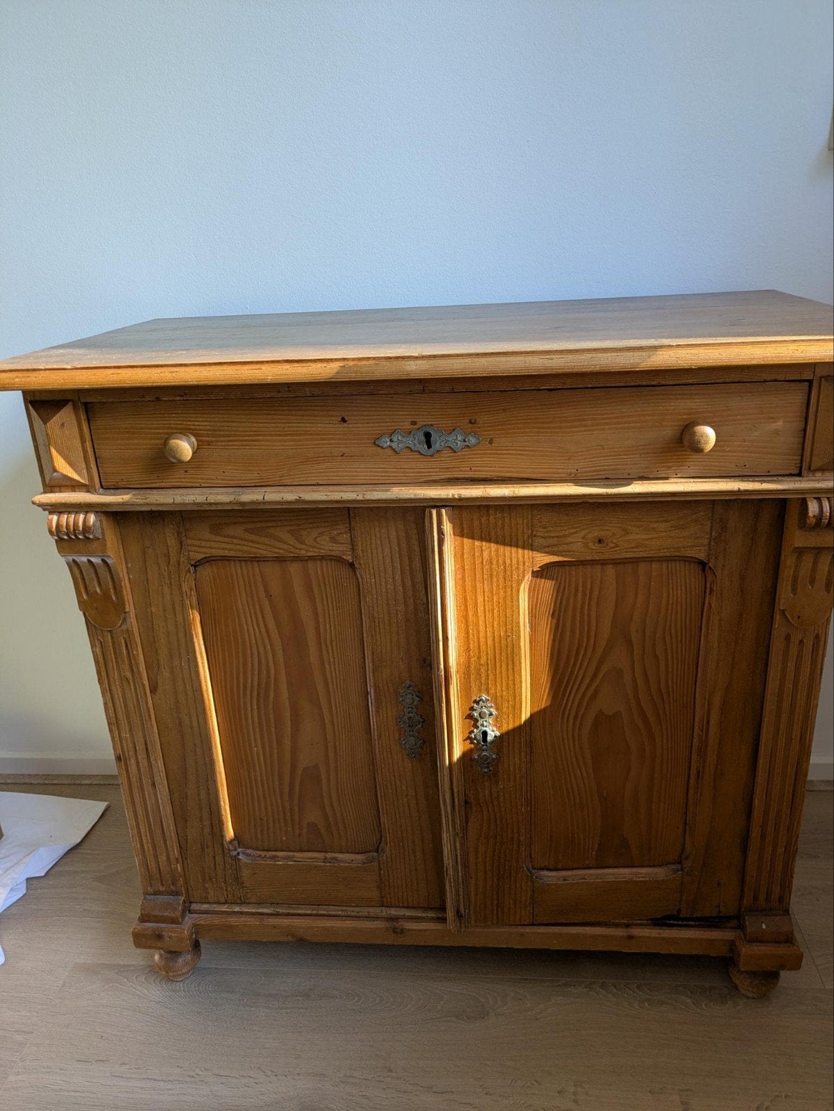 Antieke grenen commode met lade en deuren, Ophalen