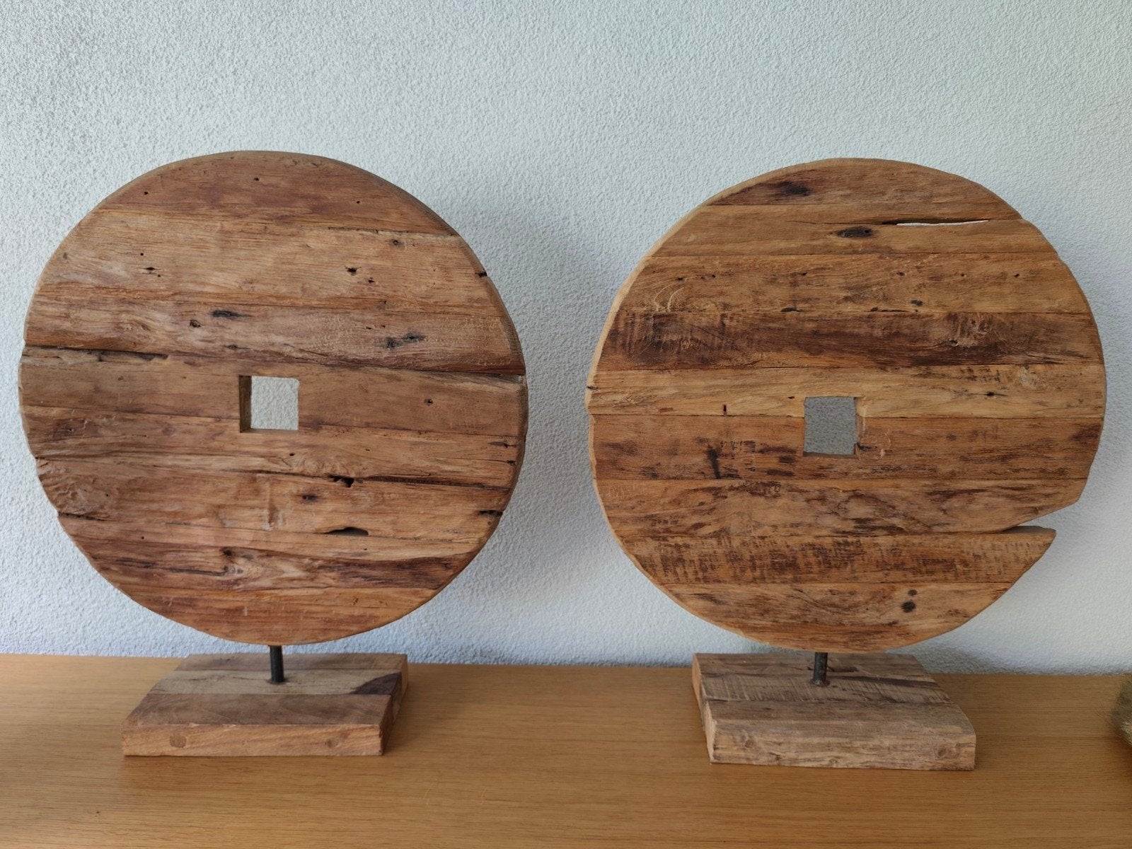 Decoratief houten wiel op standaard, Ophalen