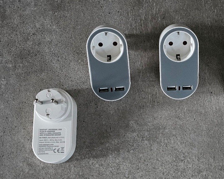 3x DIGITUS Universele USB Plug-in Oplader met 2x USB-A, Universeel, Adapter, Nieuw, Ophalen of Verzenden