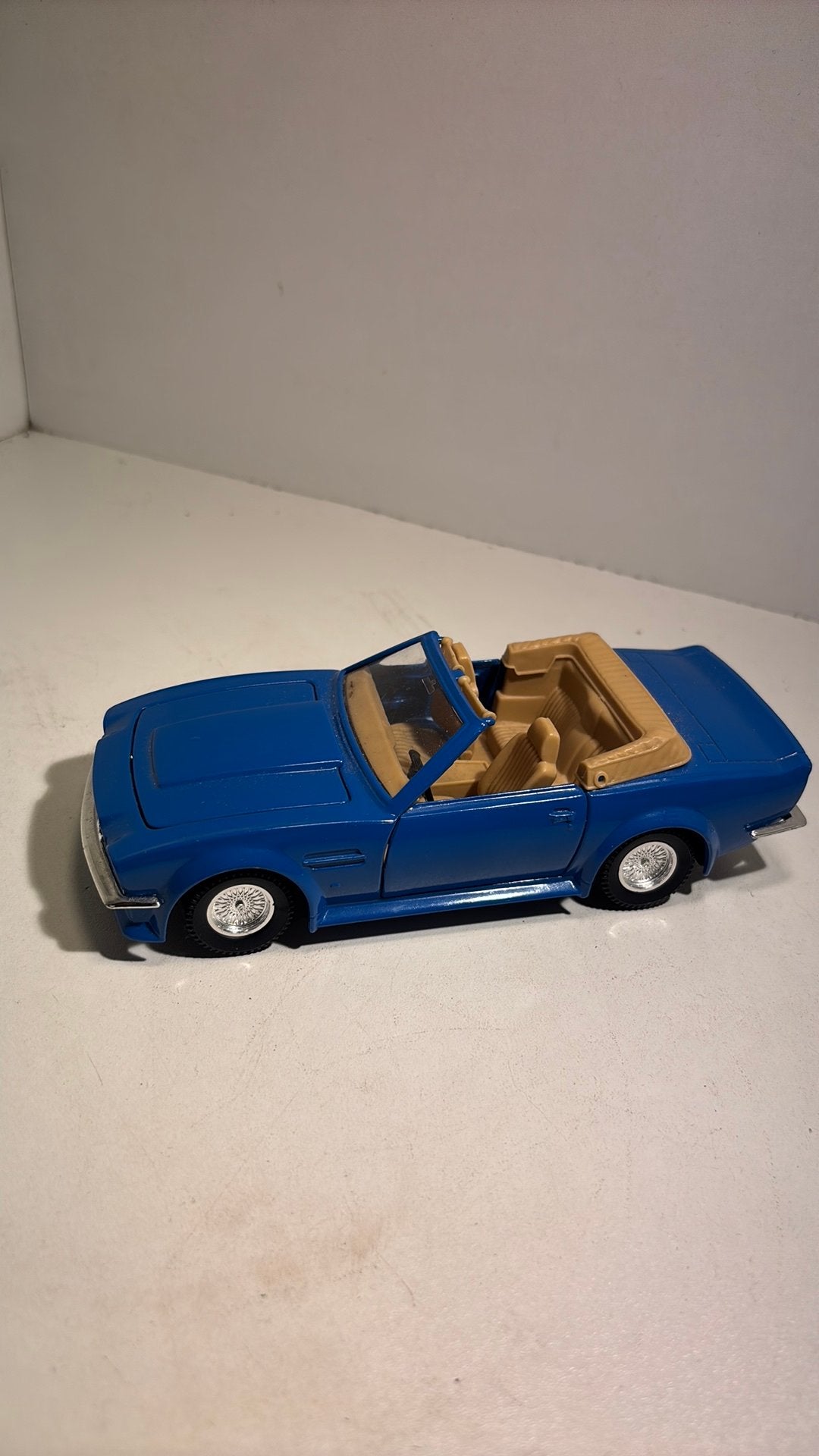 Aston martin v8 polistil 1.24, Hobby en Vrije tijd, Overige merken, Ophalen of Verzenden, A, A