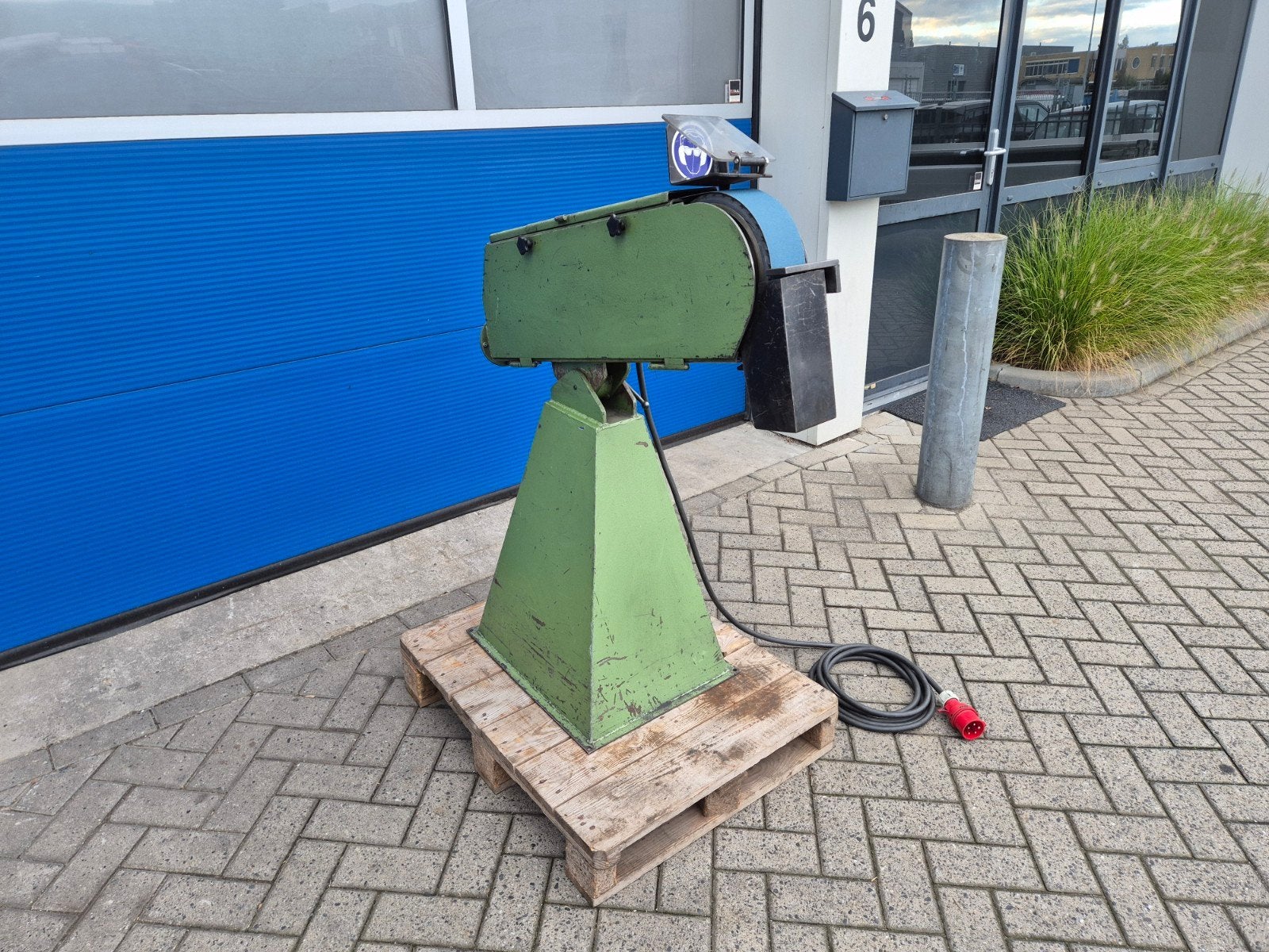 Industriële Bandschuurmachine 75x2000mm 380V nette staat, Gebruikt, Holland, Bandschuurmachine, Info@bolkmachinehandel.nl