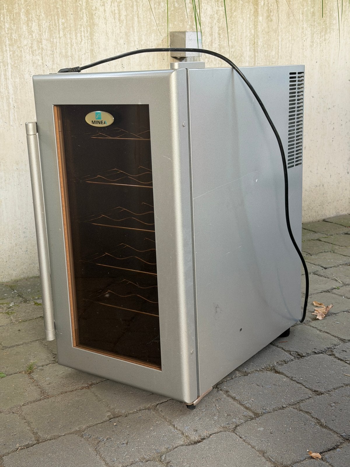 Minea wijnkoelkast, Witgoed en Apparatuur, Ophalen, Zonder vriesvak, Minder dan 45 cm, Minder dan 85 cm