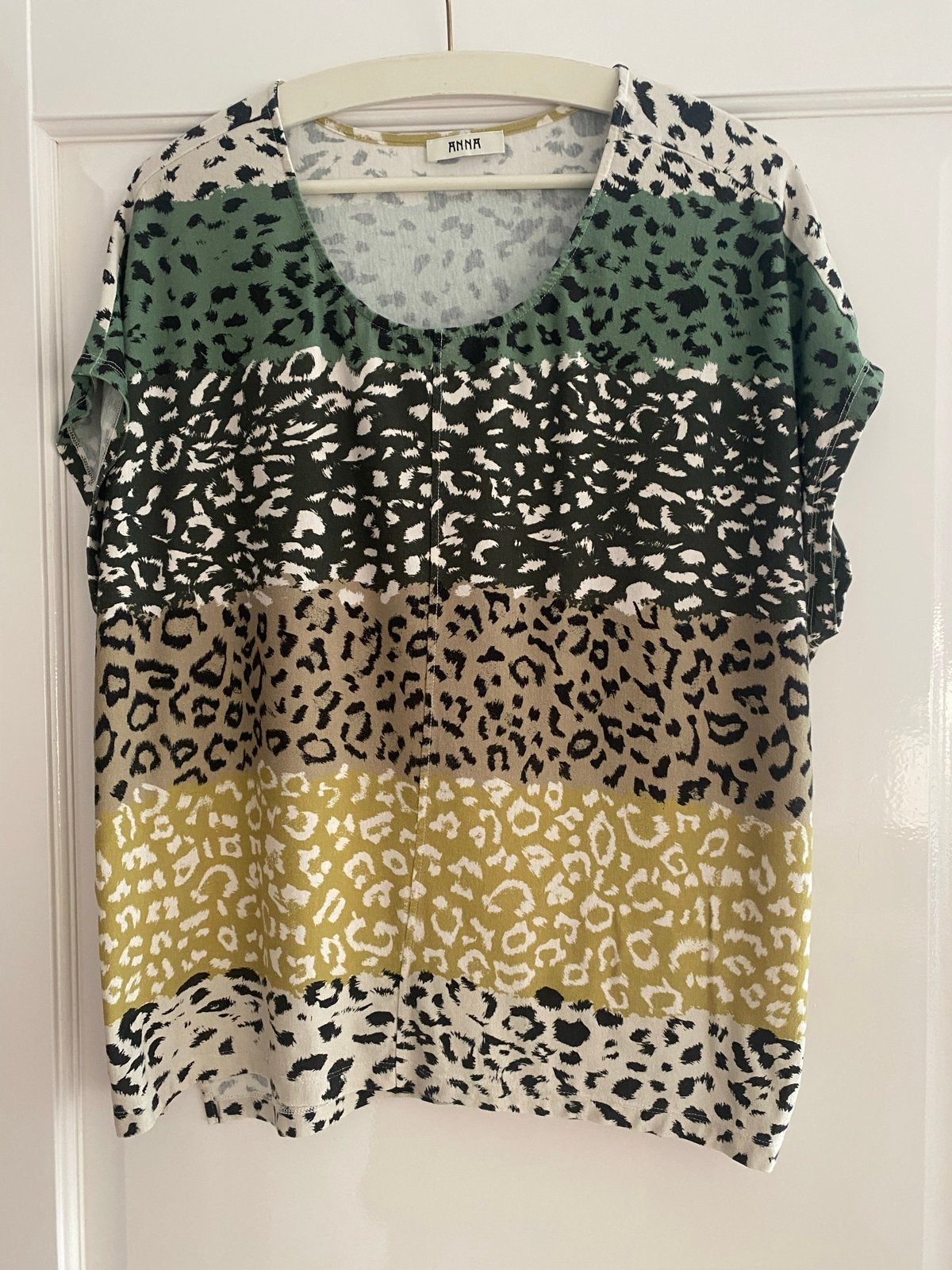 Anna shirtje maat 42 met luipaardprint, Meerkleurig, Maat 42/44 (L), Ophalen of Verzenden, Korte mouw