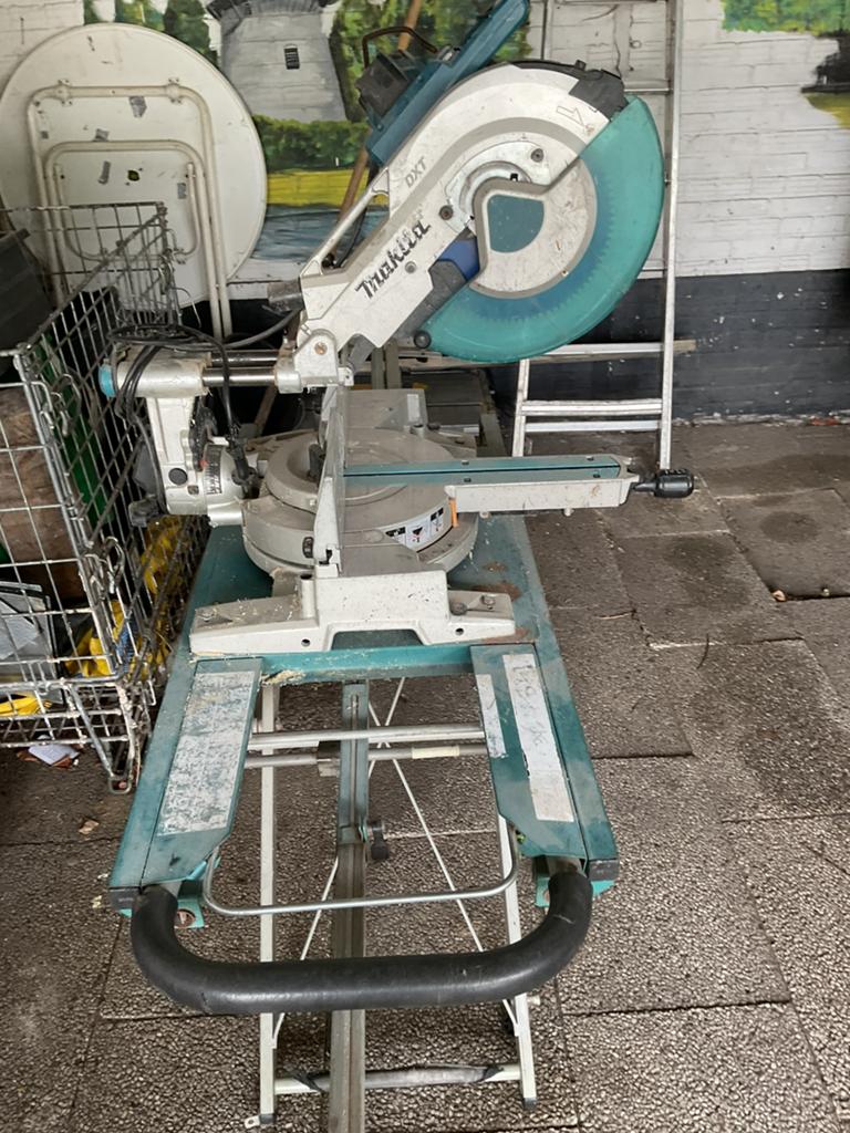 Makita LS1216FL verrijdbare tafelzaag, Doe-het-zelf en Verbouw, Ophalen, Gebruikt, Cirkelzaag, 70 mm of meer