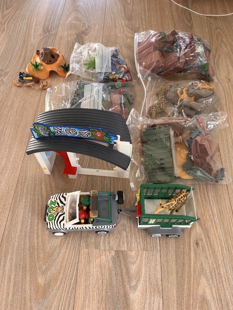 Playmobil Dierentuin 4850 + Stokstaartjes 4853 + Jeep 4855