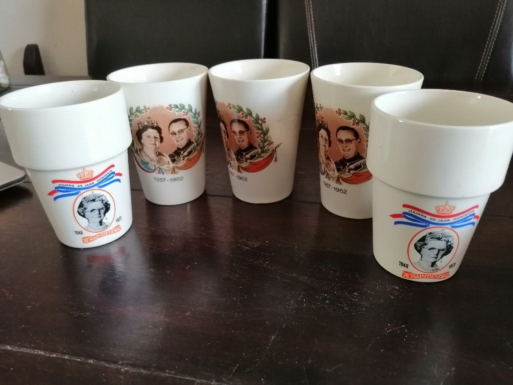 5 bekers van Juliana en Bernard, Ophalen of Verzenden, Zo goed als nieuw, Nederland, Servies
