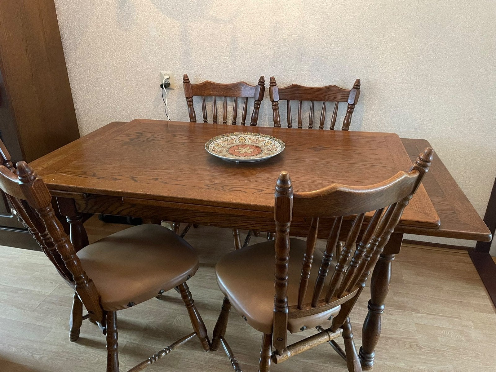 nette uitschuifbare eettafel met 4 stoelen, Huis en Inrichting, Ophalen, Gebruikt, 4 tot 6 stoelen