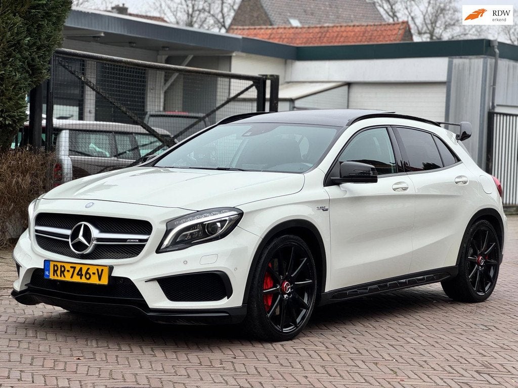 Mercedes-Benz GLA-klasse AMG 45 4Matic Edition 1|PANO|SCHAAL, Auto's, Gebruikt, Euro 6, 4 cilinders, Wit