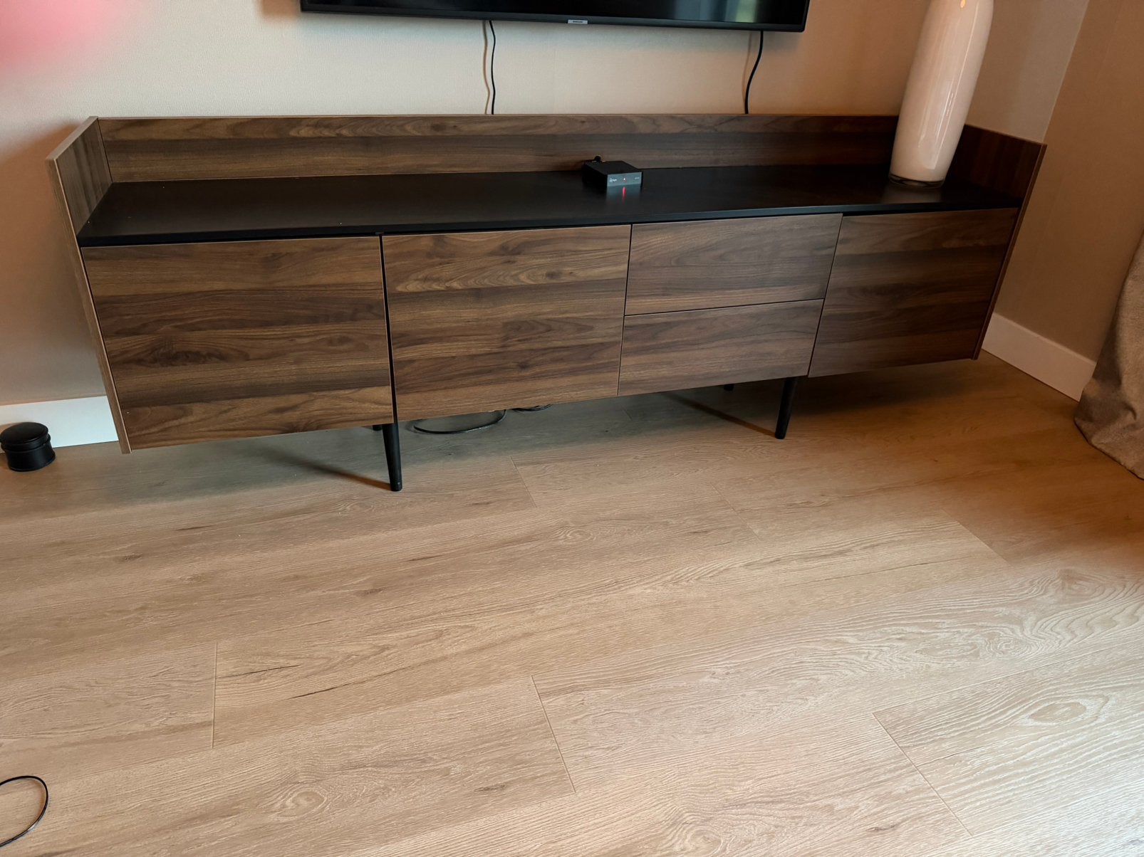 Dressoir tv meubel Yding – walnoot – 195,5 cm breed, Huis en Inrichting, Kasten | Dressoirs, Ophalen, Overige materialen, 150 tot 200 cm