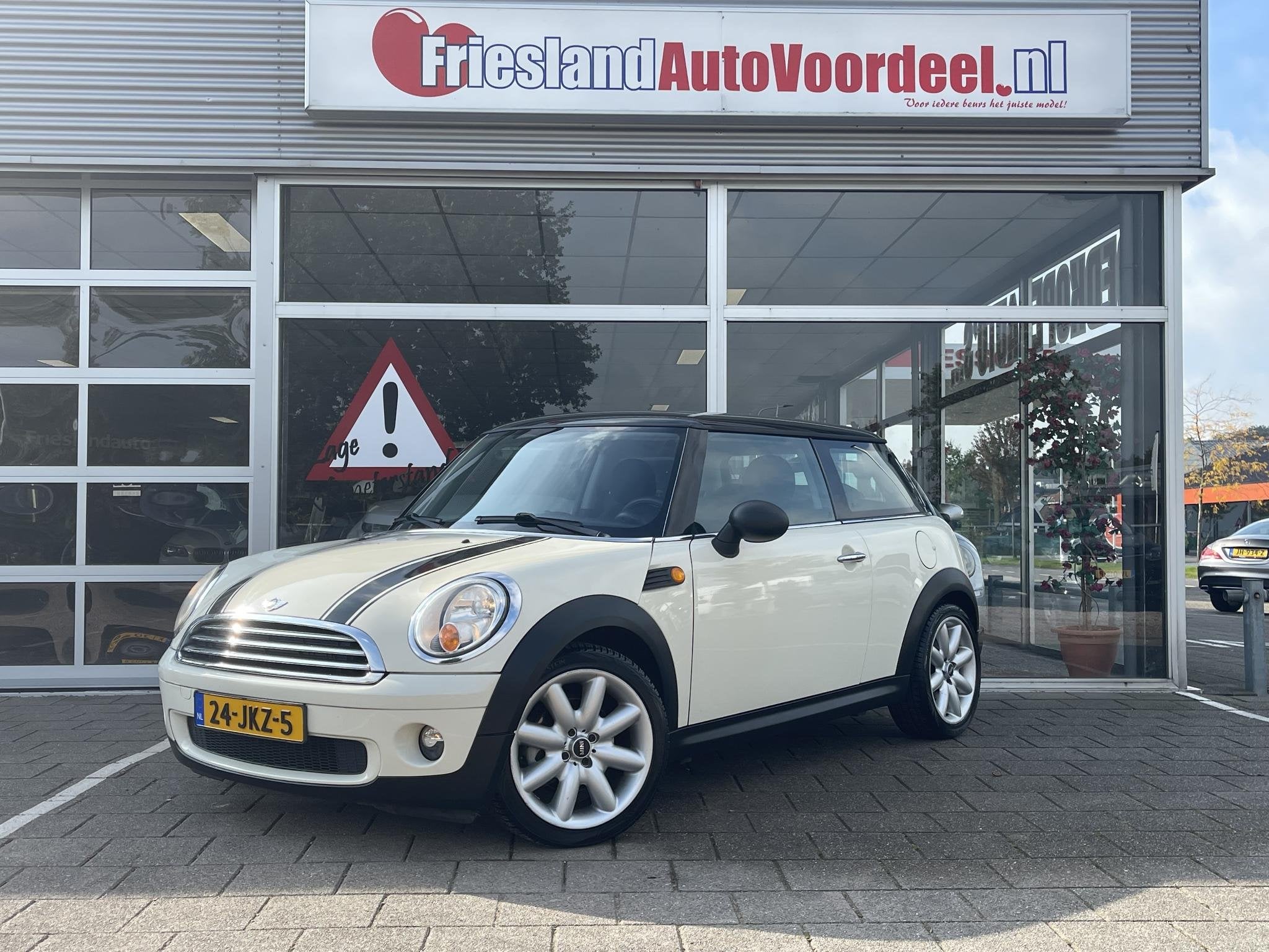 MINI 3-Deurs 1.4 One /Airco/Spoke velgen/APK 06-2027/, Voorwielaandrijving, Stof, Zwart, 4 cilinders