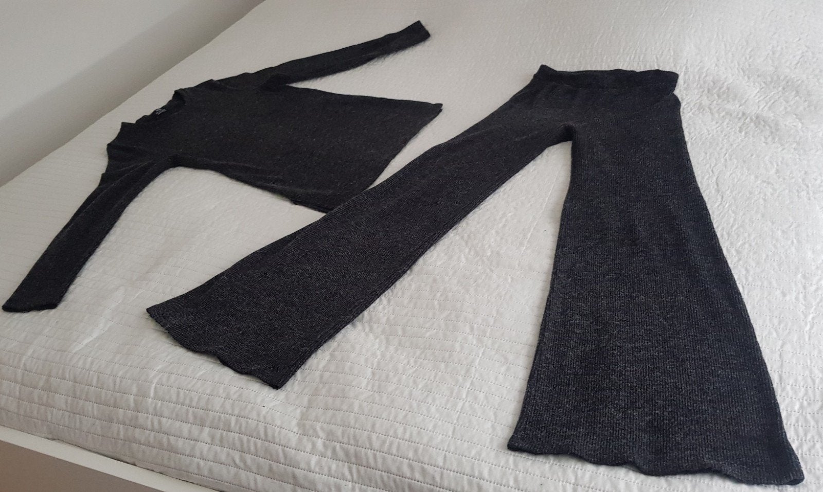 Setje flared broek trui maat xs kerst maat xs grijs bershka, Bershka, Verzenden, Zo goed als nieuw