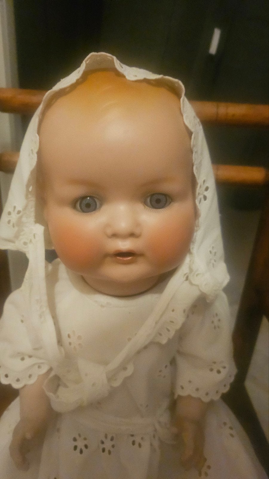 Antieke Babypop met Prachtige Kleding, Verzamelen, Ophalen of Verzenden, Zo goed als nieuw, Babypop, Levensecht of Reborn
