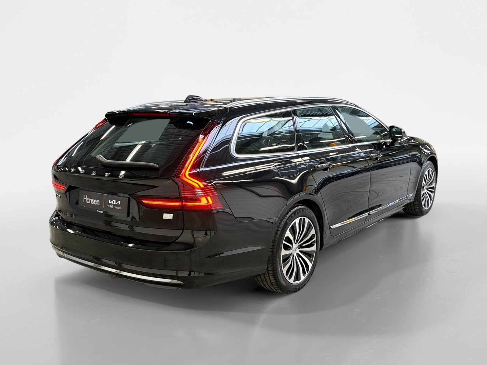 Volvo V90 2.0 T6 Plug-in hybrid AWD Core I Leder I Trekhaak, Auto's, 4 cilinders, 1969 cc, Lichtsensor, Zwart