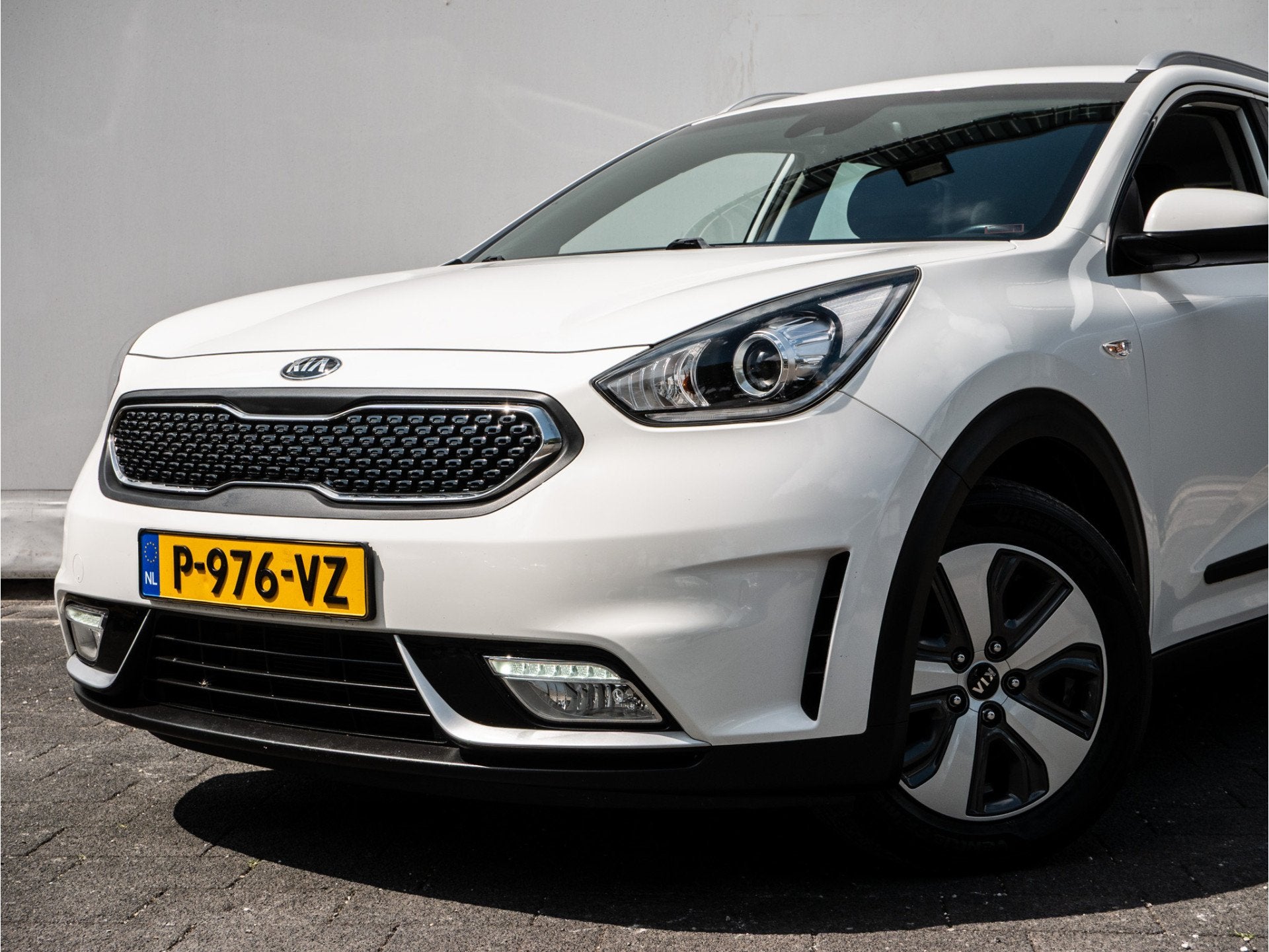 Kia Niro 1.6 GDi Hybrid BusinessLine Stoel-stuurverwarming/, Auto's, Kia, Gebruikt, Met garantie (alle), Leder en Stof, Wit