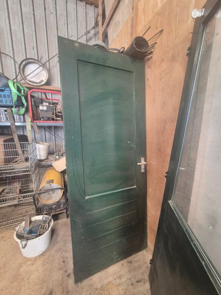 Twee gebruikte houten deuren: dichte deur en deur met glas, Doe-het-zelf en Verbouw, Deuren en Horren, Ophalen, Gebruikt, 80 tot 100 cm