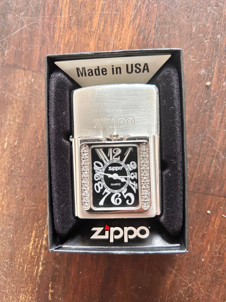 Zippo Time Lite Luxe Aansteker met Afneembaar Horloge K05 (2, Ophalen of Verzenden, Zo goed als nieuw, Aansteker
