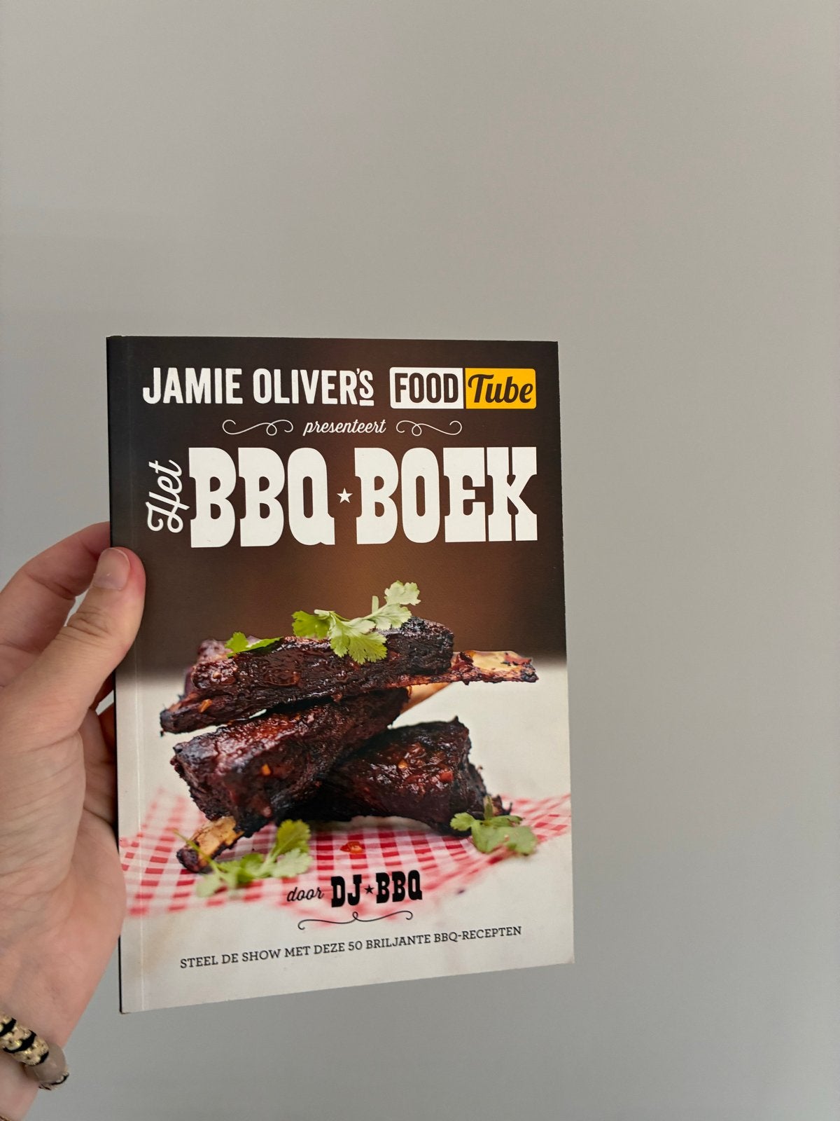 Jamie Oliver's Food Tube Het BBQ Boek - DJ BBQ, Ophalen of Verzenden, Zo goed als nieuw, Overige gebieden, Hoofdgerechten