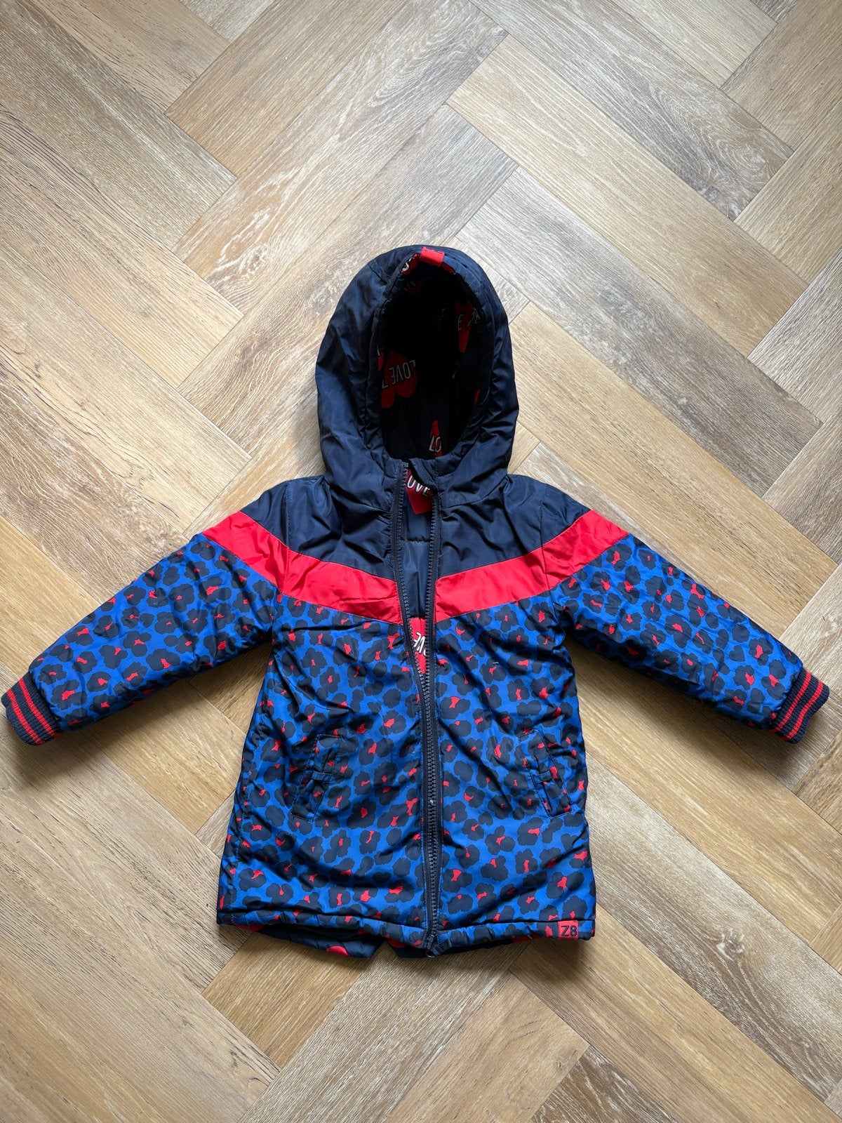 Z8 winterjas, 86 - Omkeerbaar met Luipaardprint en Hartjes, Ophalen of Verzenden, Zo goed als nieuw, Meisje, Jasje
