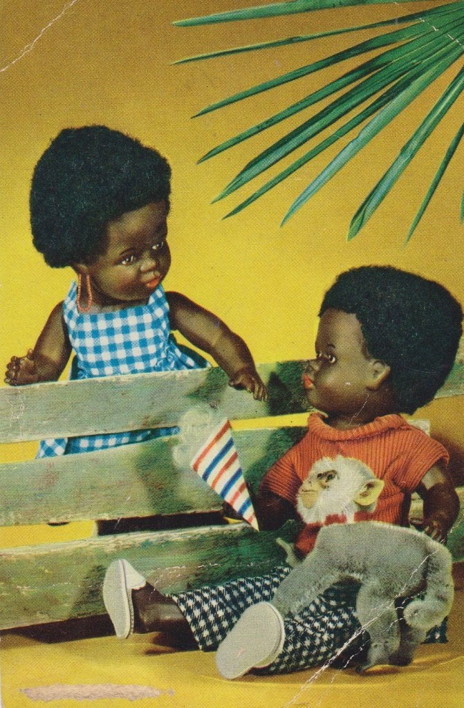 Black kids. Kinderen Poppen. Leuke oude foto AK 1963, Verzenden, 1960 tot 1980, Gelopen, Kinderen
