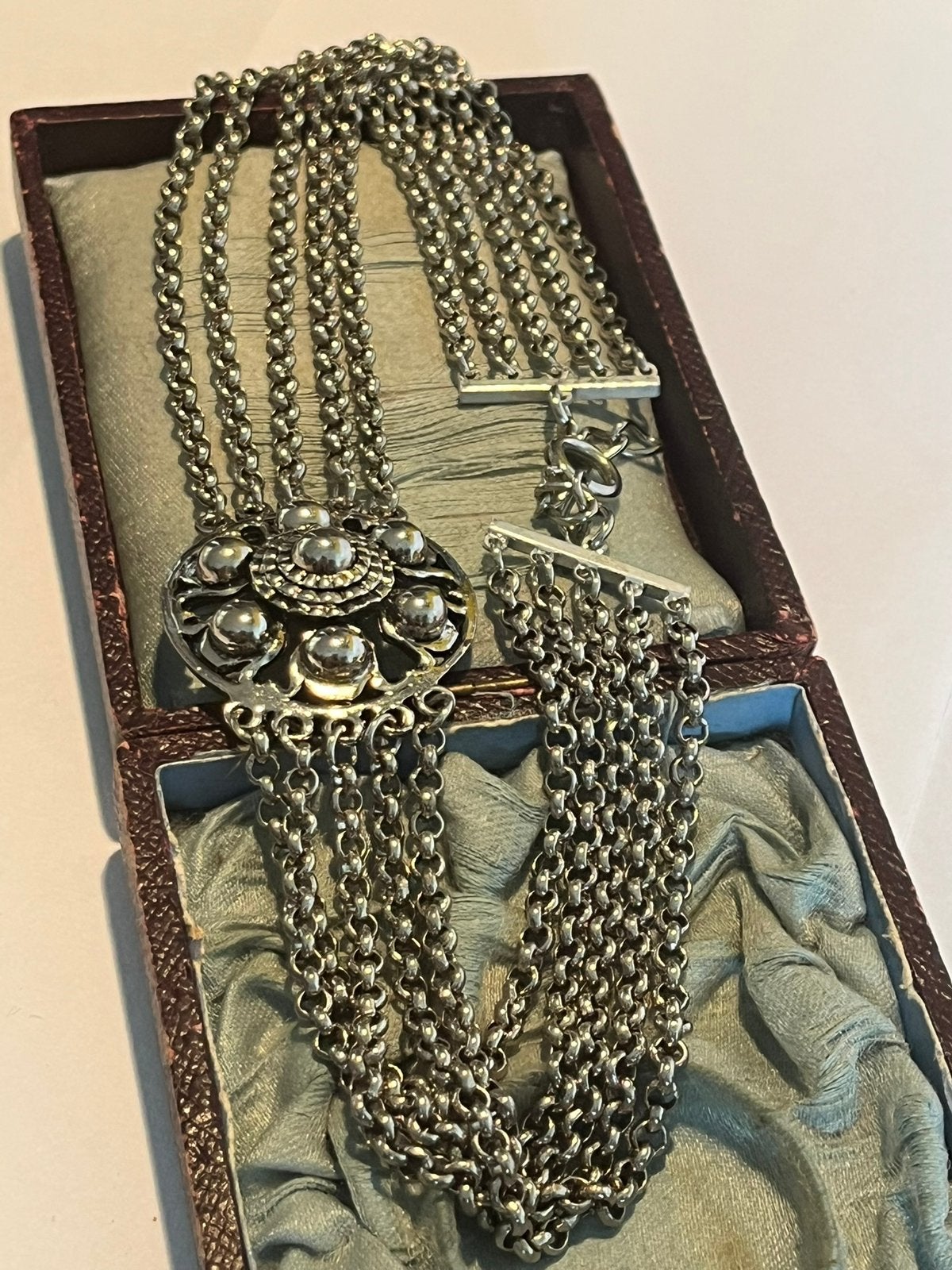 VINTAGE KLEDERDRACHT KETTING MET MEERDERE STRENGEN, Ophalen of Verzenden, Ketting