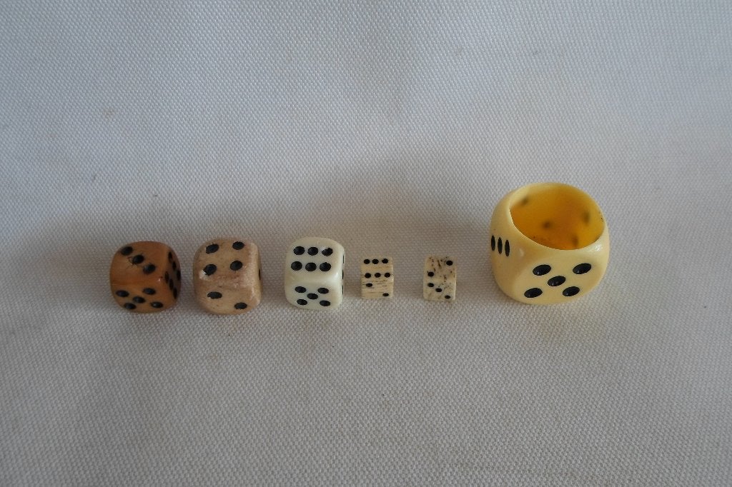 Antieke Dobbelstenen Been Bakeliet, Ophalen of Verzenden