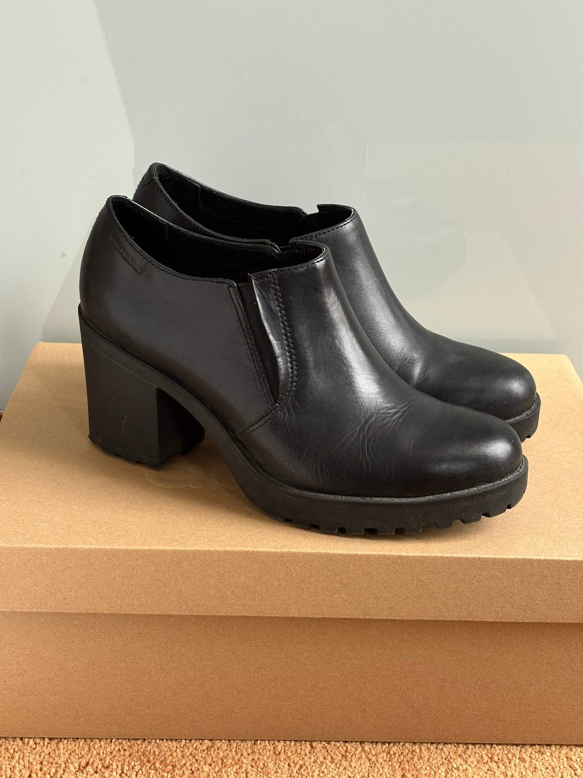 Vagabond shoes, Schoenen met lage hakken, Zwart, Ophalen of Verzenden, Zo goed als nieuw