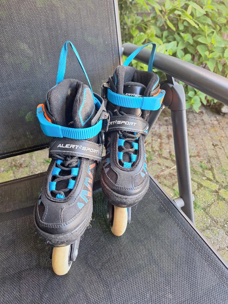 Skeeler maat 31-34, Verstelbaar, Kinderen, Zo goed als nieuw, Inline skates 4 wielen
