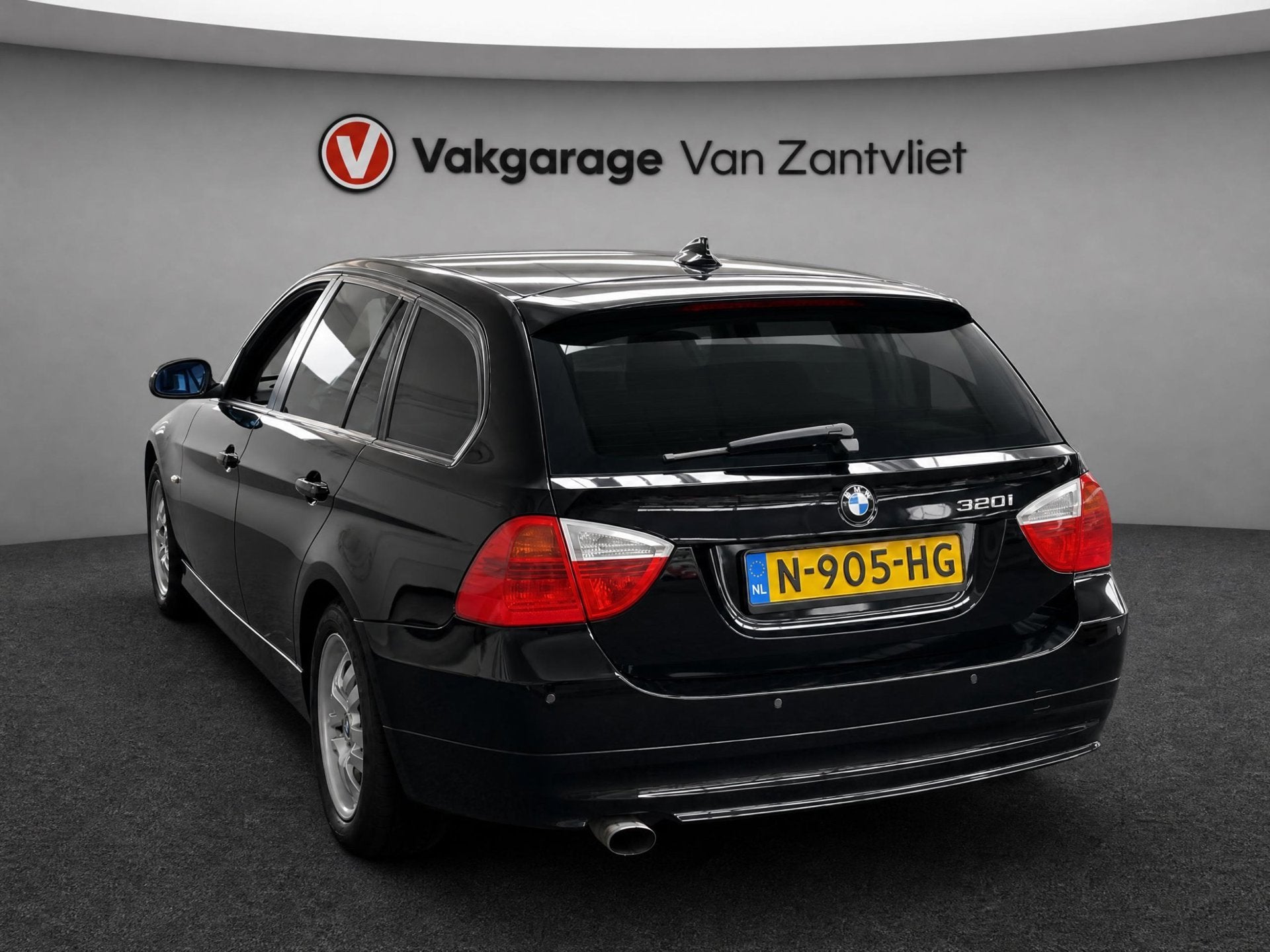 BMW 3-serie Touring 320i Export/handel, Auto's, 13 km/l, 12 maanden, Zwart, Handgeschakeld