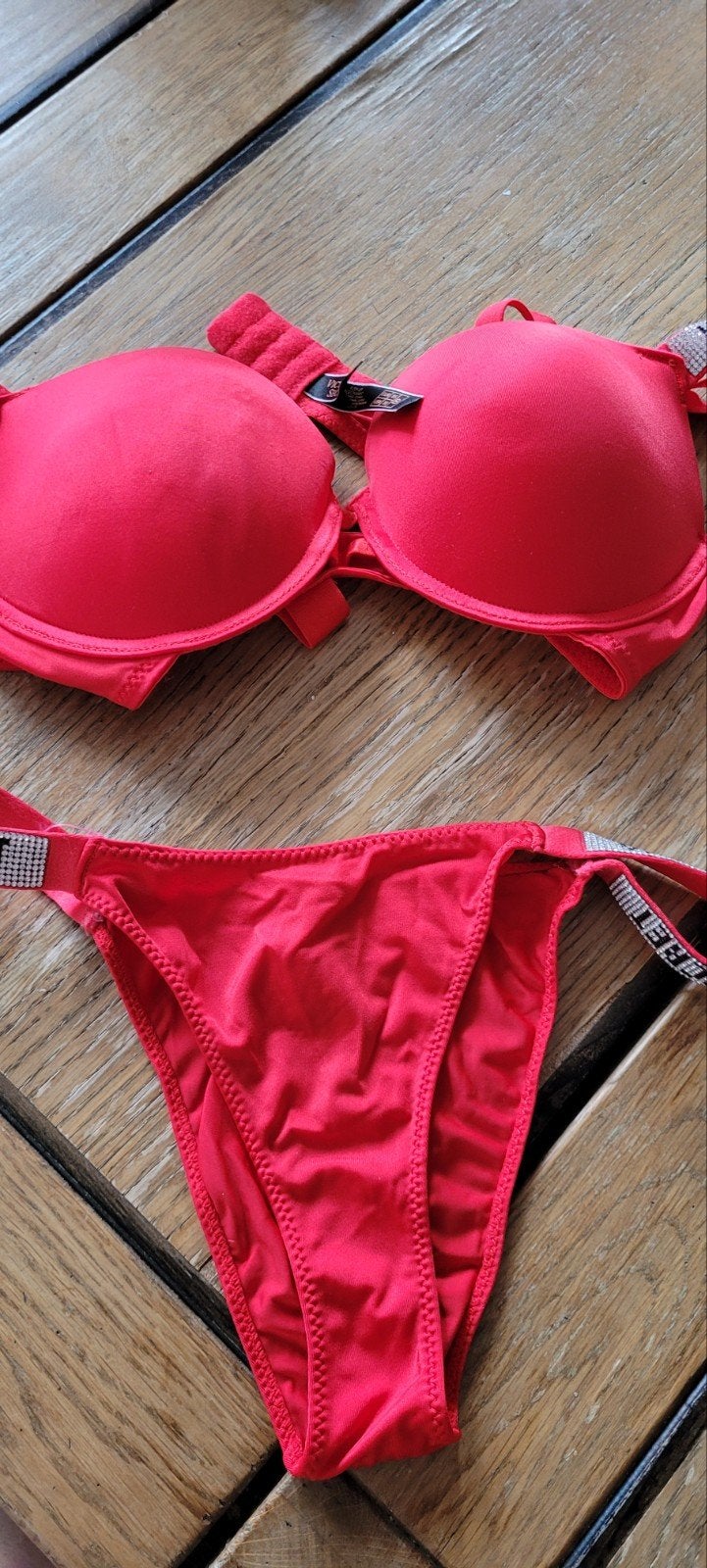 Victoria's Secret BH en slip set rood 85B L, Kleding | Dames, Victoria's Secret, Verzenden, Rood, Setje