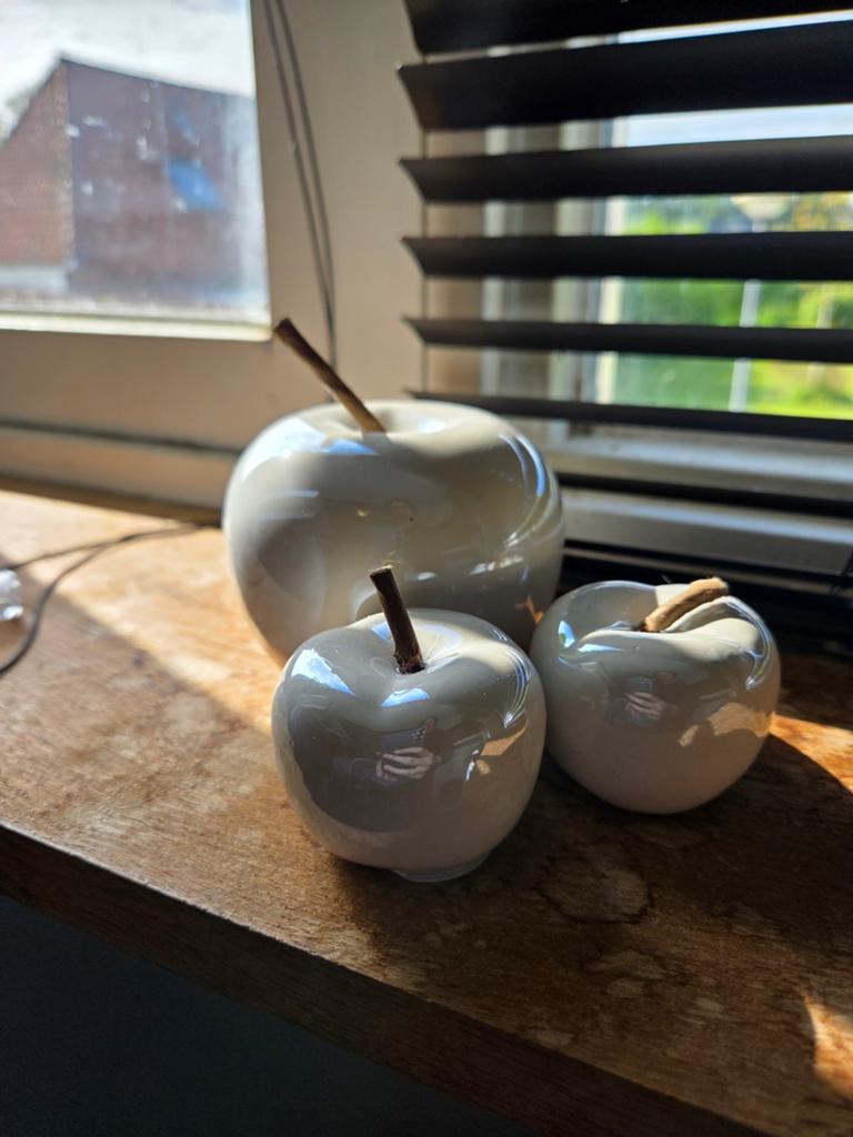 3 decoratie appels keramiek, Ophalen of Verzenden, Nieuw, Wit, Steen/keramiek