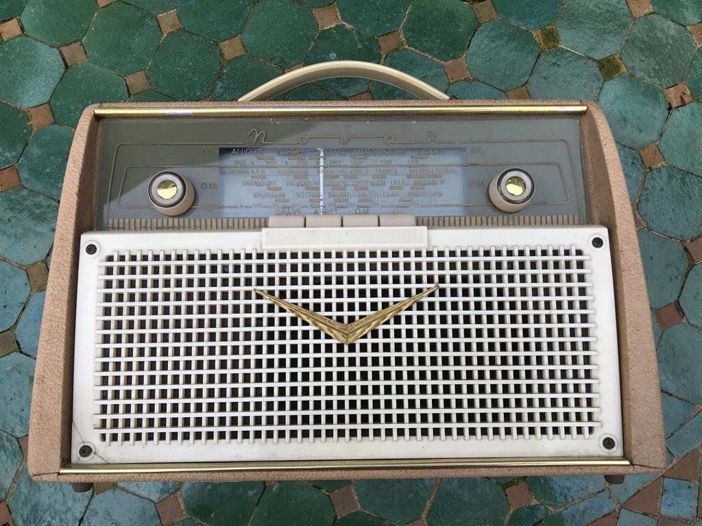oude draagbare radio van Novak., Ophalen of Verzenden