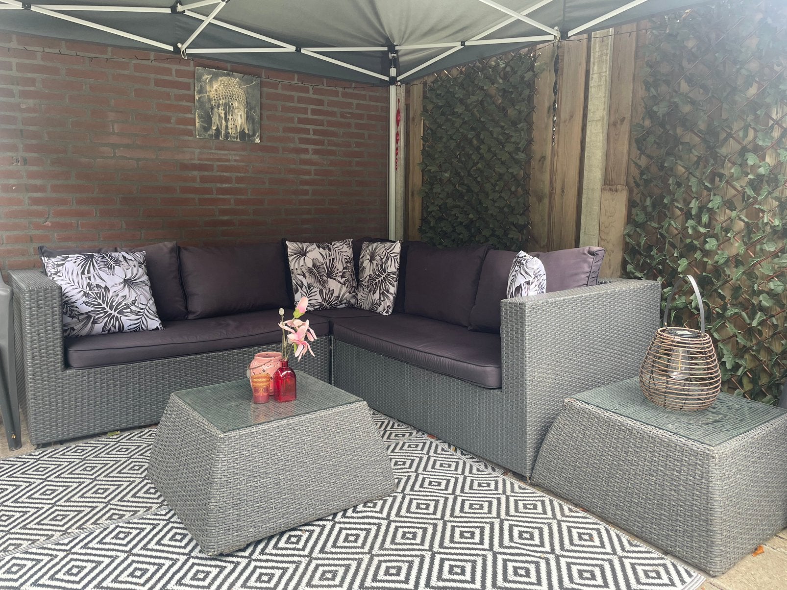 Loungeset met kussens en 2 tafeltjes, Ophalen, 5 zitplaatsen, Kunststof, Gebruikt