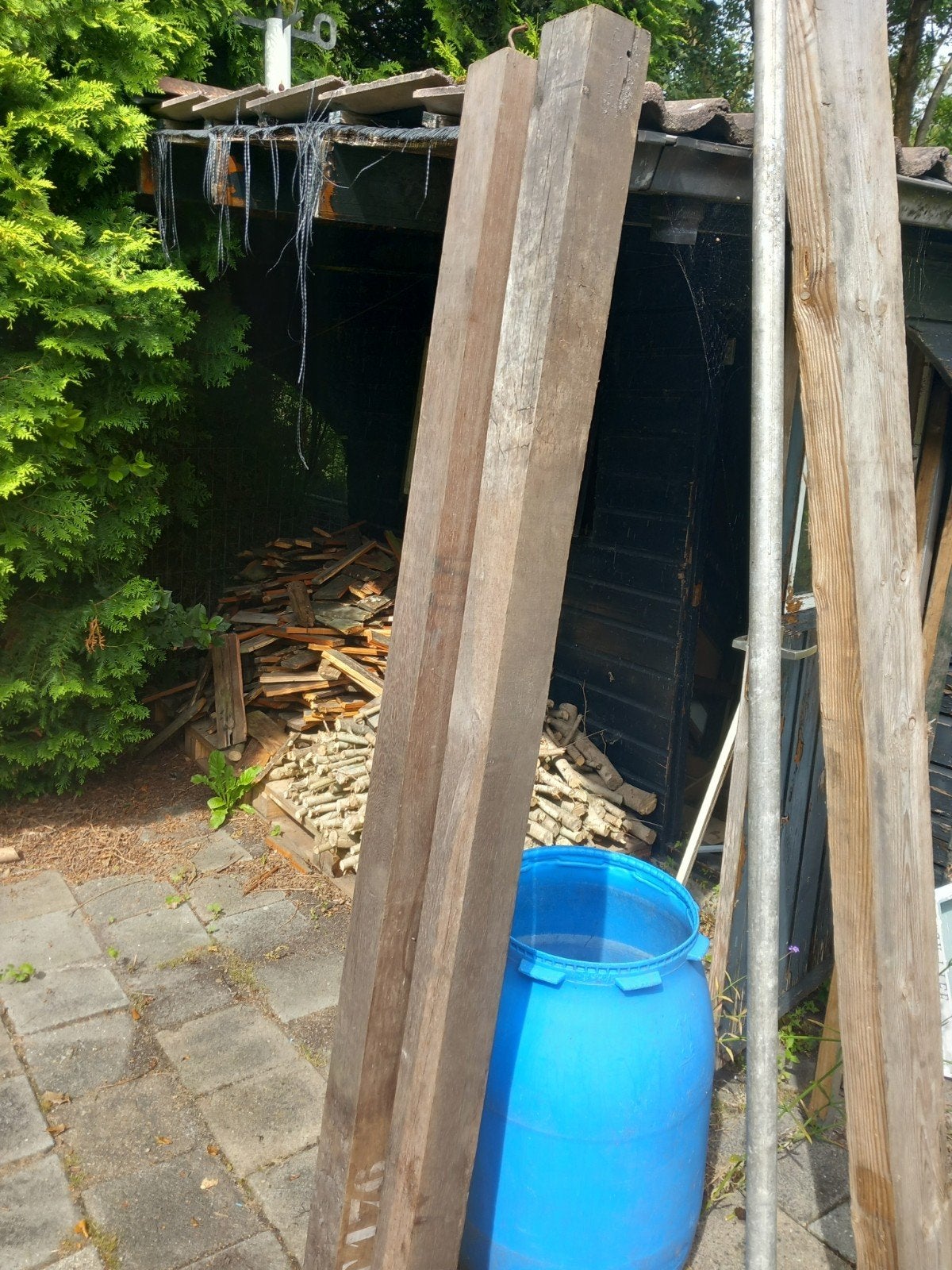 2 Hard houten palen, Ophalen