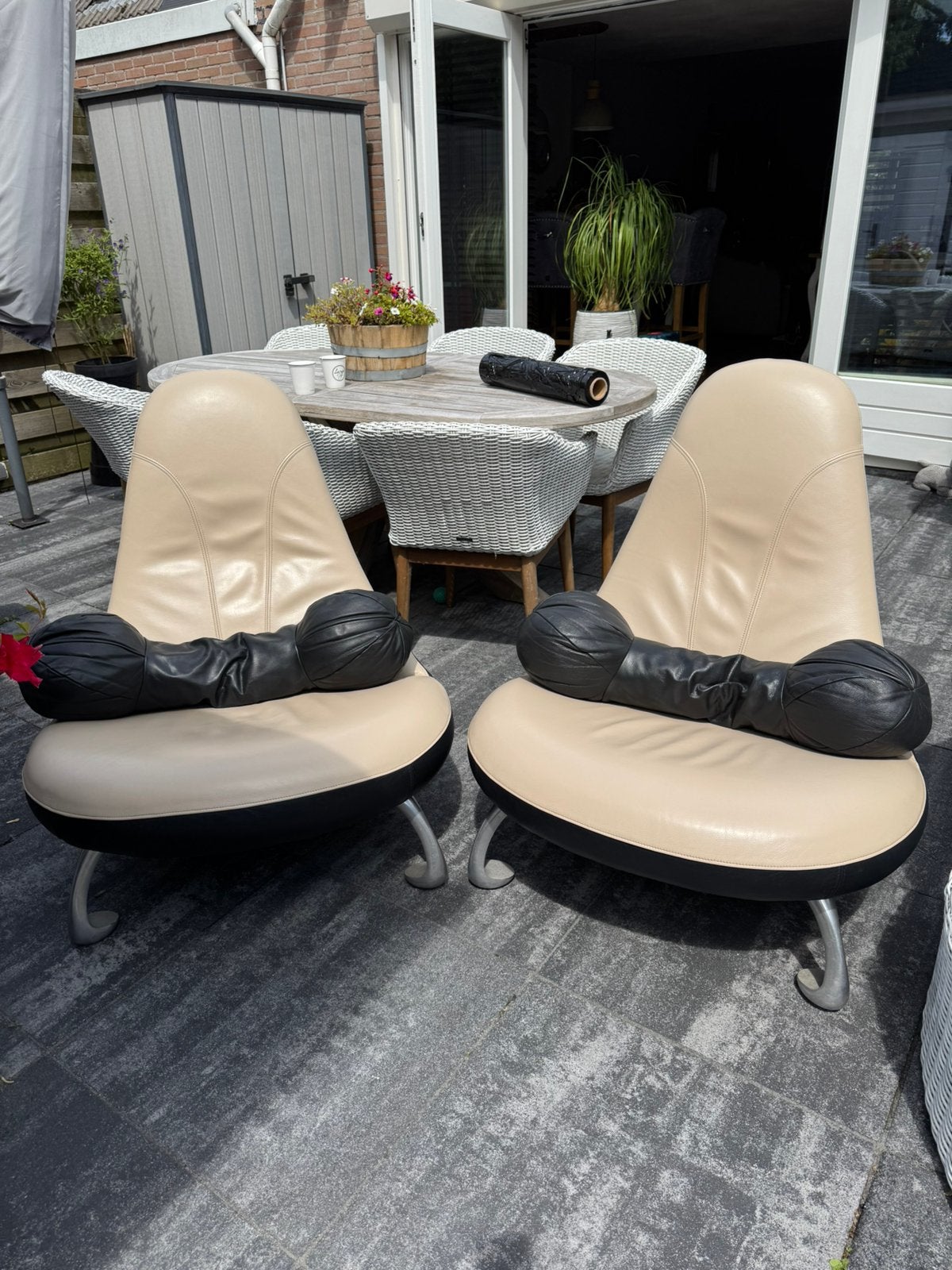 Te koop 2 prachtige lederen Leolux Chi fauteuils met kussens, Huis en Inrichting, Ophalen of Verzenden, Zo goed als nieuw, 75 tot 100 cm