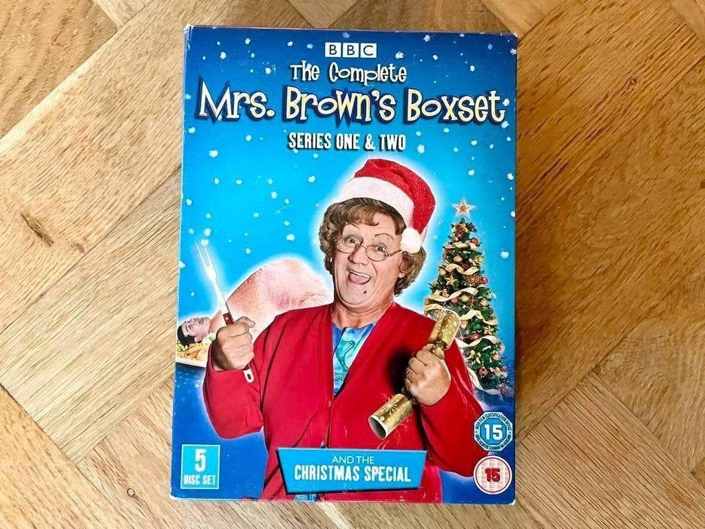 BBC: Mrs. Brown’s Boys Serie 1 + 2 in Christmas DVD Boxset, Engels, Seizoen 1, Engels, Ophalen of Verzenden