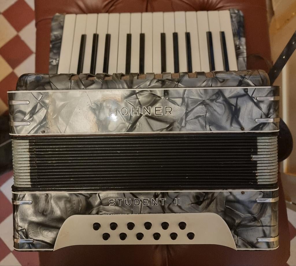 Hohner Student II accordeon - Vintage toetsaccordeon, Muziek en Instrumenten, Accordeons, Gebruikt, Overige formaten, Met koffer