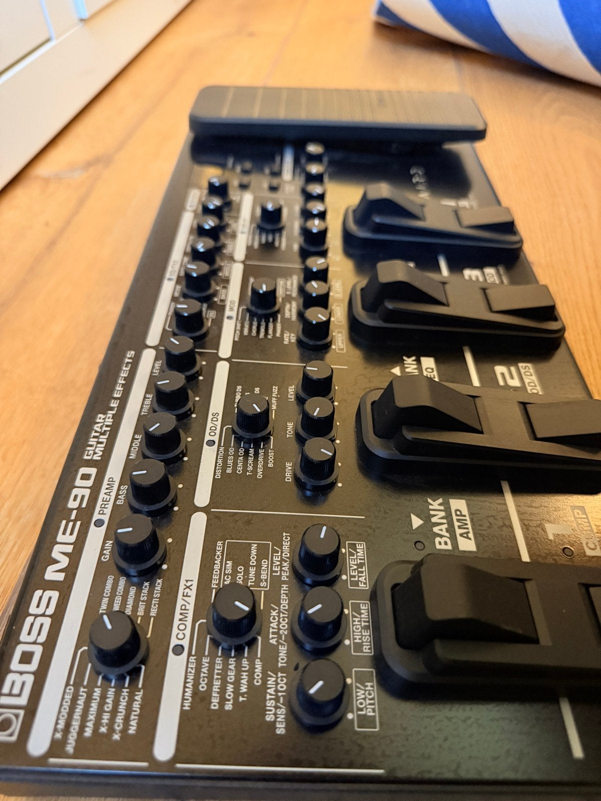 Foto 2 van Boss ME-90 Gitaar Multi-effectpedaal - Zo goed als nieuw