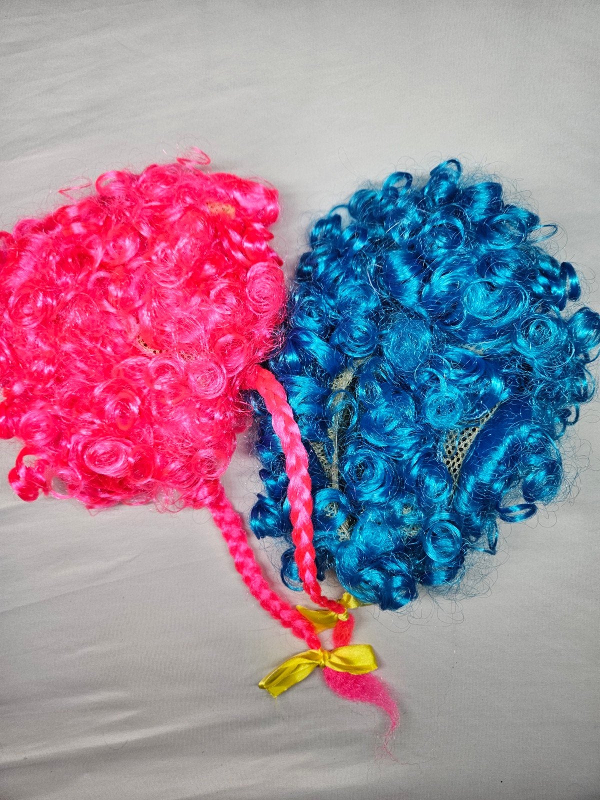 Knutselset: Roze en Blauwe Krullen Pruiken met Vlechten, Ophalen of Verzenden, Gebruikt, Meerkleurig, Knutselset
