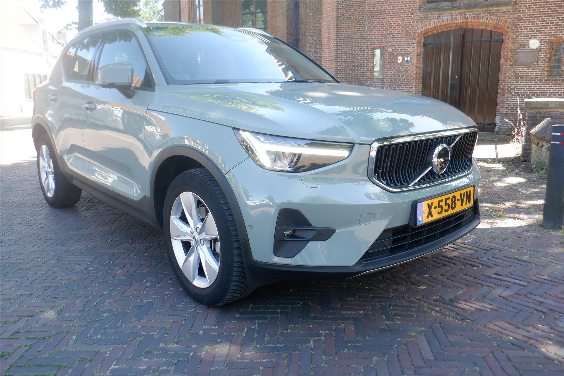 Volvo Xc40 B4 197pk Mild Hybrid Aut Core-LEER-360gr.CAMERA-2, Gebruikt, 4 cilinders, Regensensor, Bedrijf