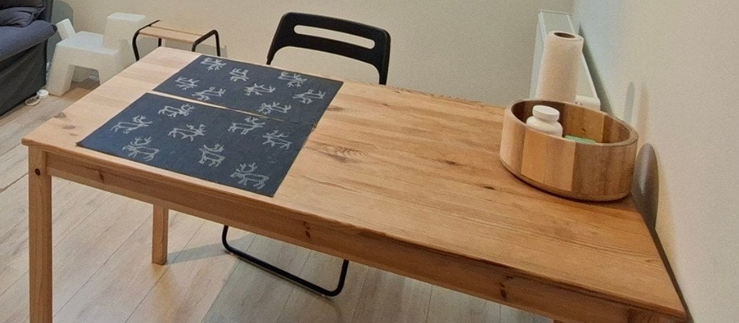 Dining table and 2 foldable chairs (PICK UP ONLY), Ophalen of Verzenden