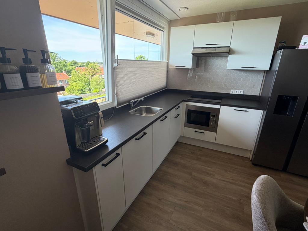 Gebruikte keuken te koop, beschikbaar rond juli/augustus, Huis en Inrichting, Keuken | Complete keukens, Ophalen, Wit, Hoekkeuken