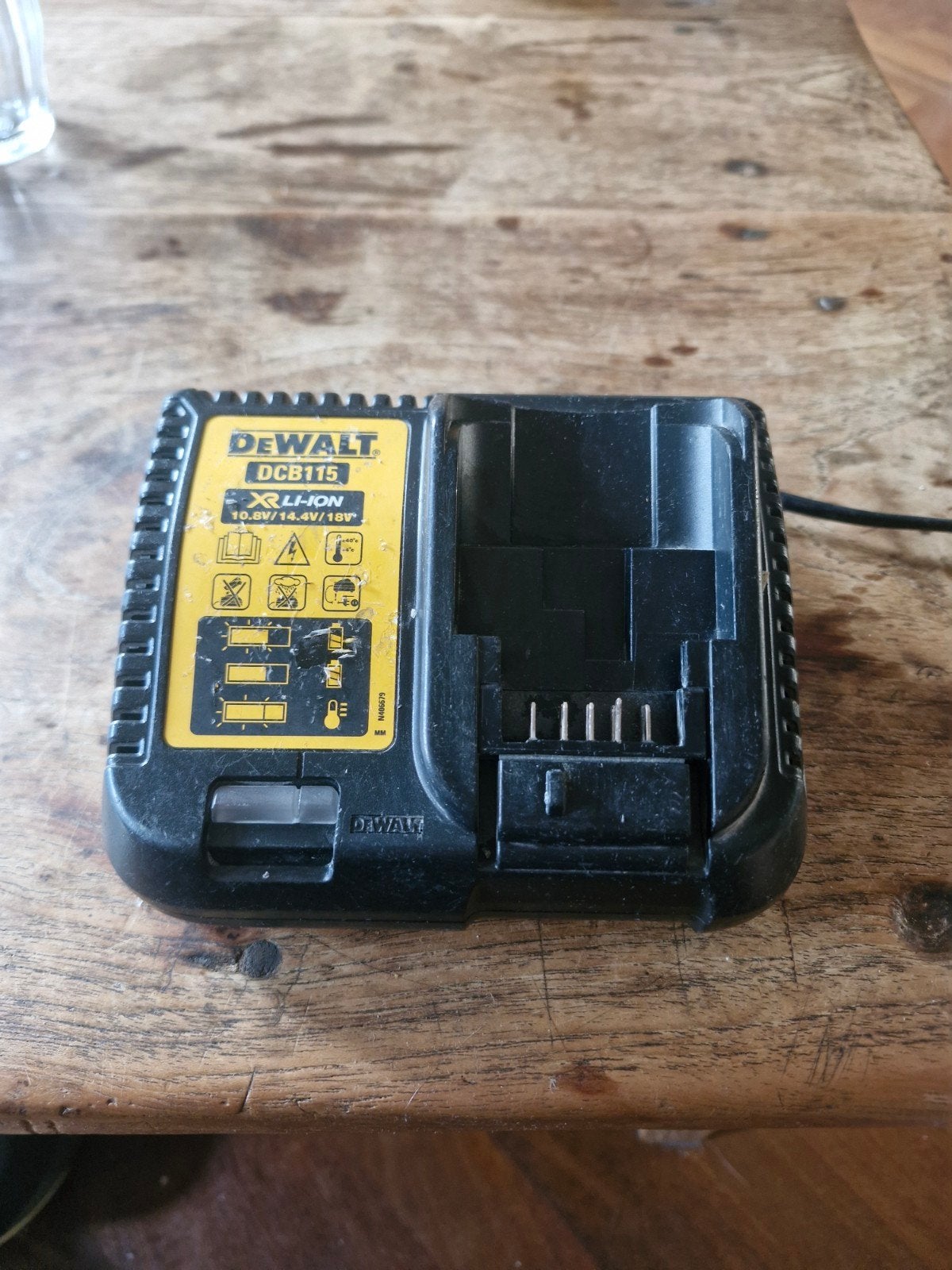 DeWalt Oplader DCB115, Ophalen of Verzenden, Gebruikt