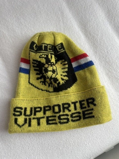 Vitesse sjaal/pet, Ophalen of Verzenden, Zo goed als nieuw, Vitesse, Vaantje of Sjaal